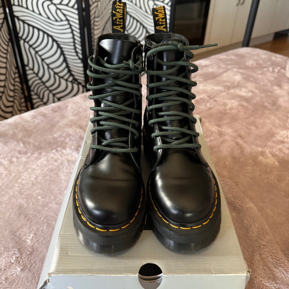 DR. MARTENS JADON BOOT SMOOTH LEATHER PLATFORMS  SIZE US M 4 (Euro 36) (3UK)